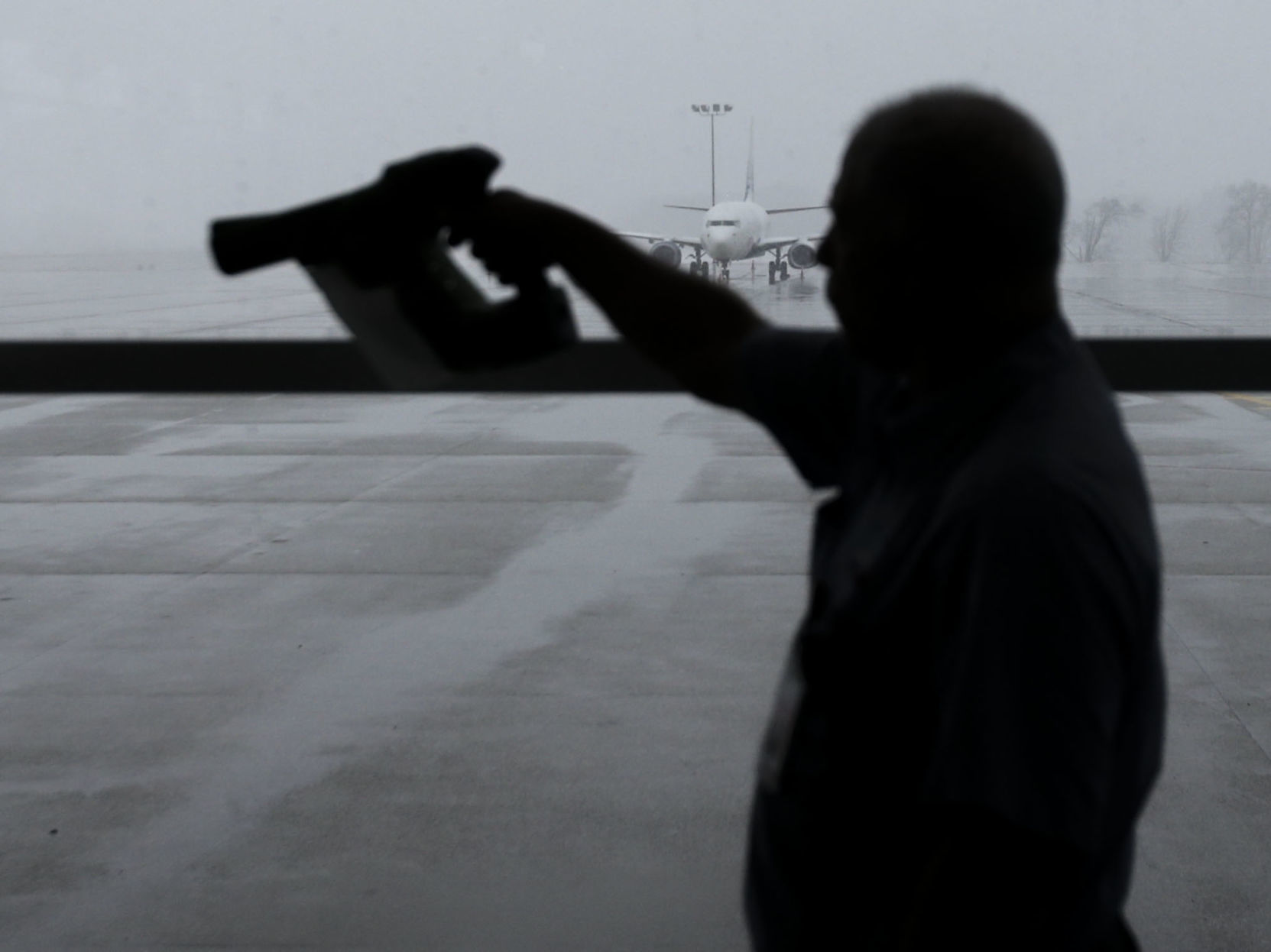 031420-qct-airportcleaning-01.JPG